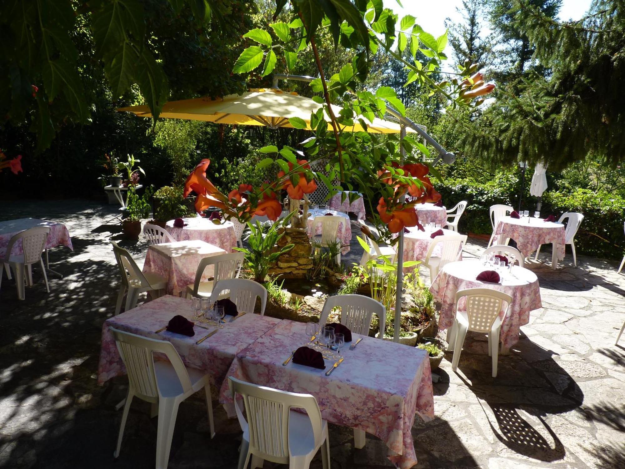 Le Petit Chaperon Rouge Hotel Coux-et-Bigaroque-Mouzens Exterior photo